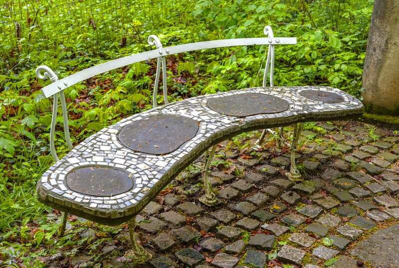 8 Original Garden Bench Ideas for Inspiration